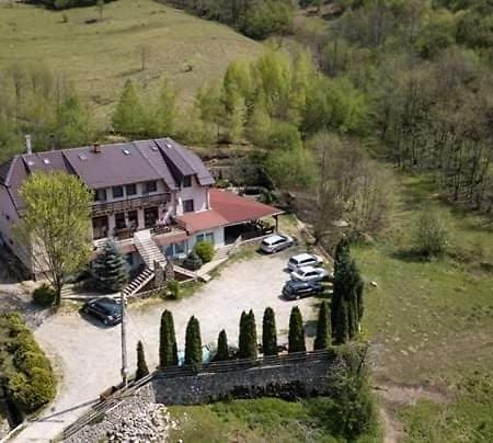 Panzio Anett Bed & Breakfast Pietroasa  Dış mekan fotoğraf