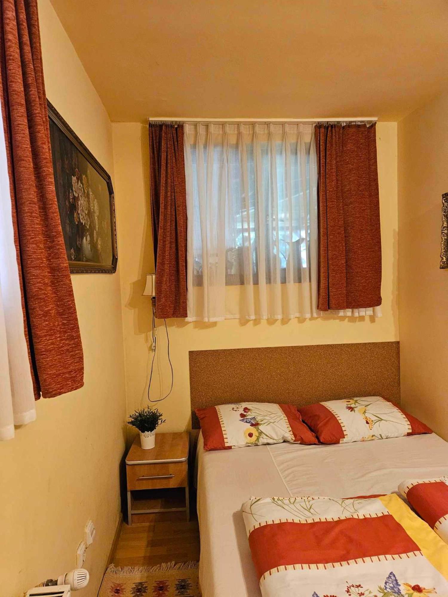 Panzio Anett Bed & Breakfast Pietroasa  Dış mekan fotoğraf