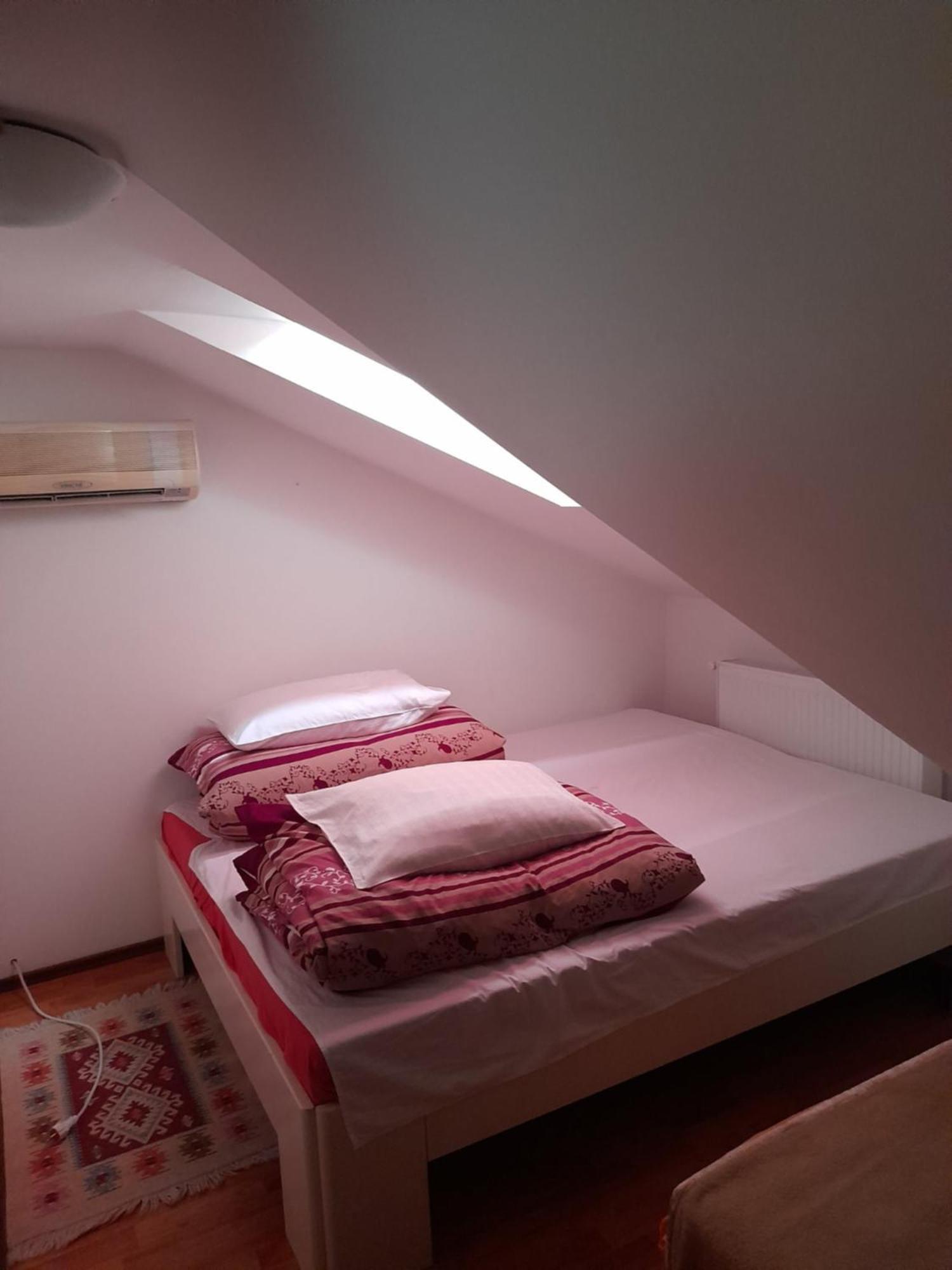 Panzio Anett Bed & Breakfast Pietroasa  Dış mekan fotoğraf