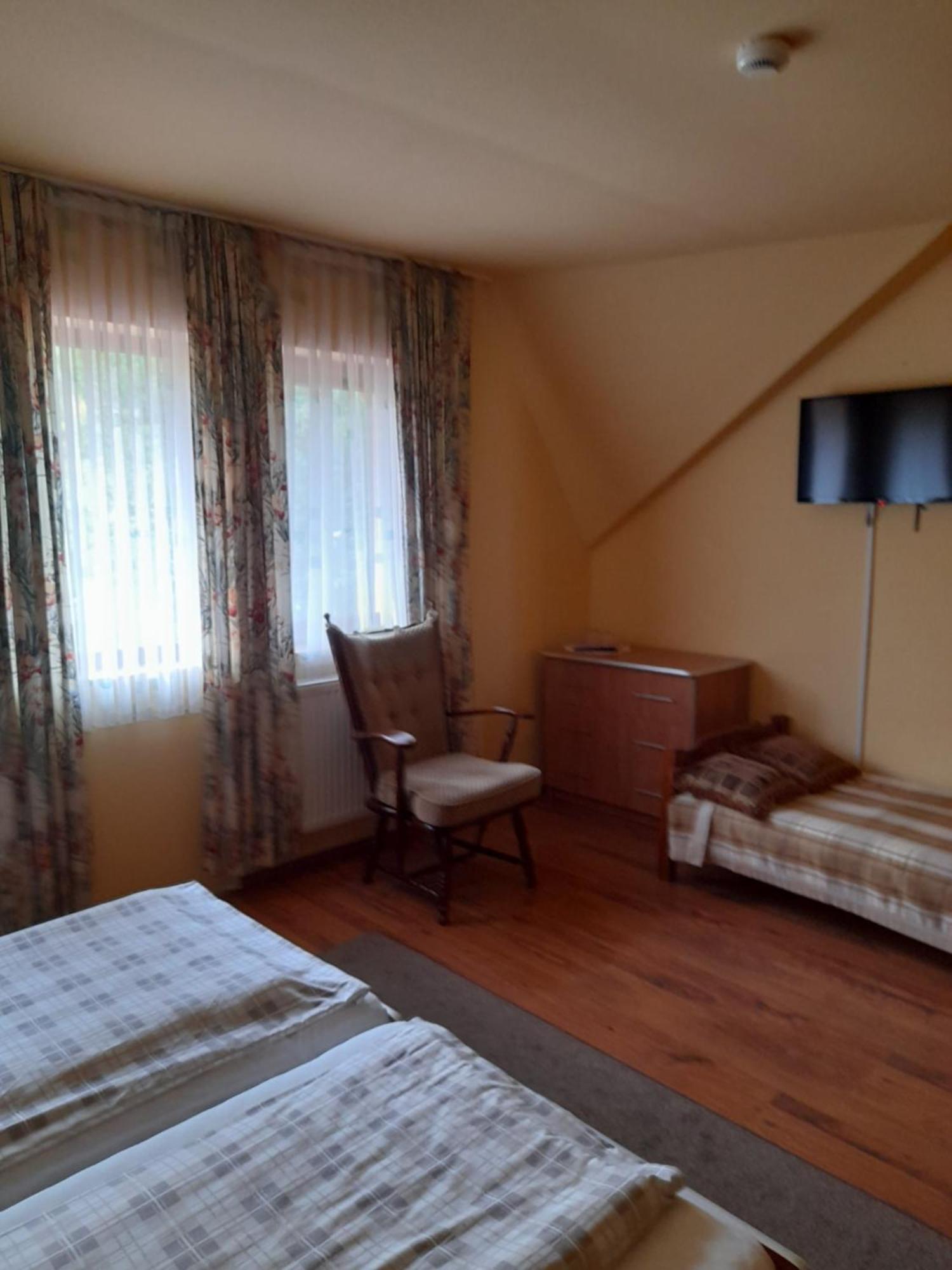 Panzio Anett Bed & Breakfast Pietroasa  Dış mekan fotoğraf