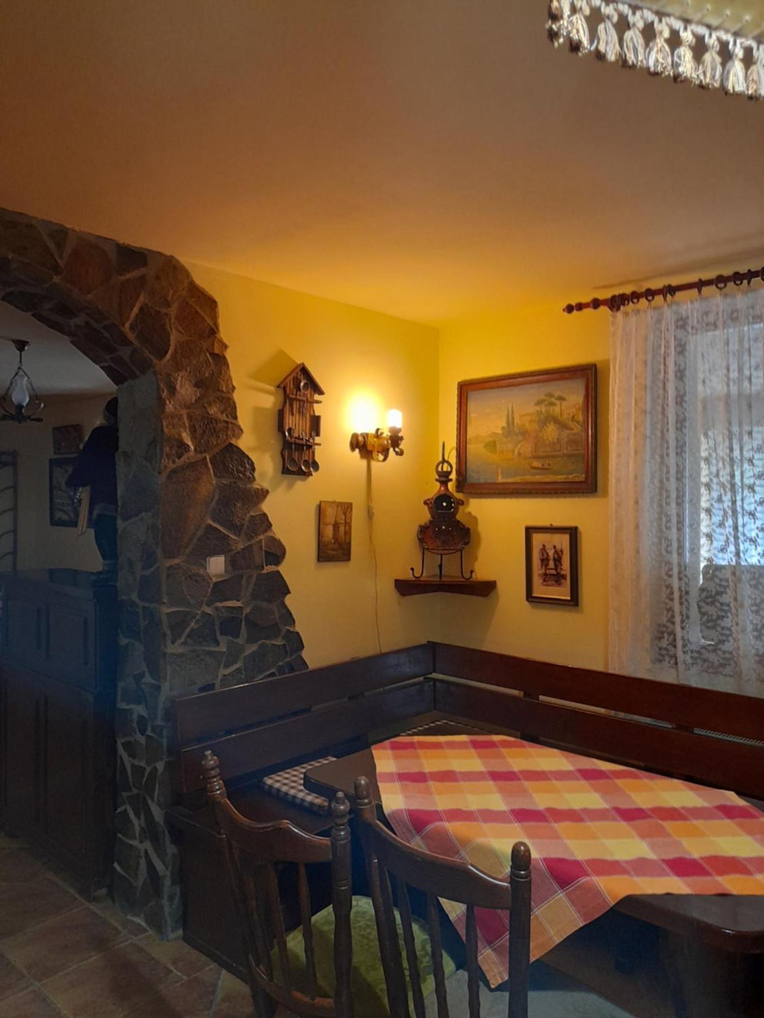 Panzio Anett Bed & Breakfast Pietroasa  Dış mekan fotoğraf
